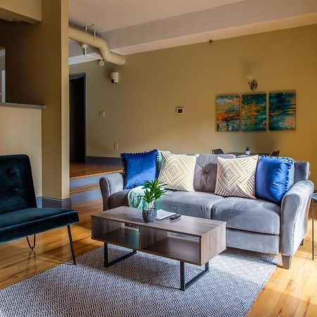 Frontdesk 2015 East 4Th Street Apts Downtown Cleveland Leilighet Eksteriør bilde