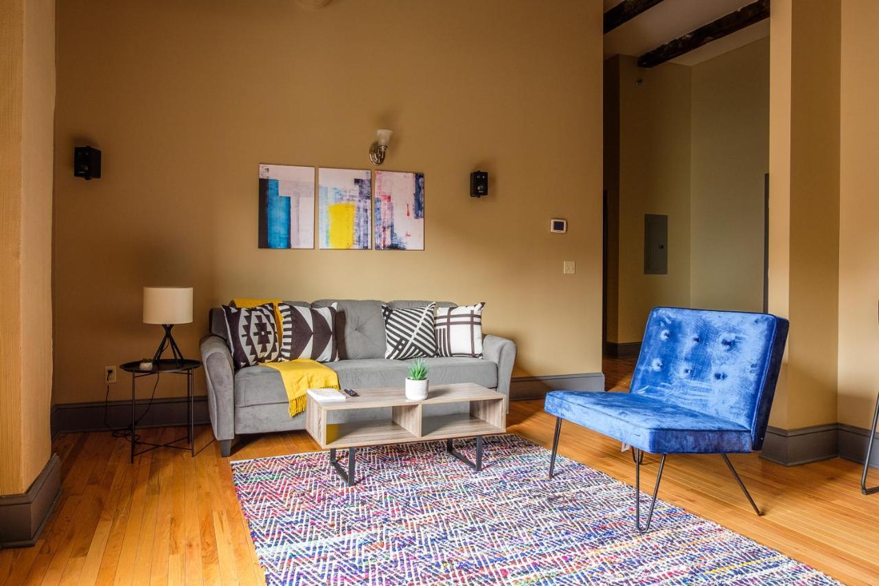 Frontdesk 2015 East 4Th Street Apts Downtown Cleveland Leilighet Eksteriør bilde