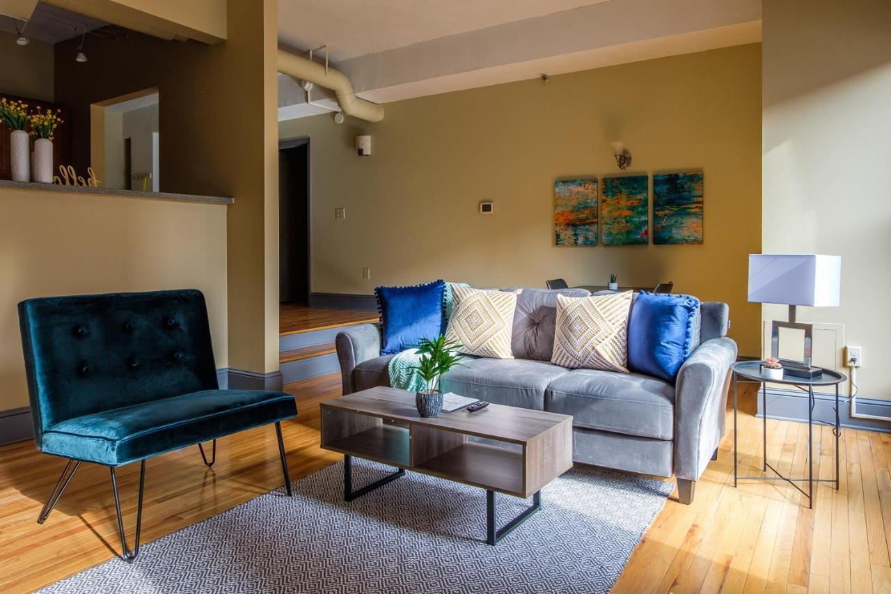 Frontdesk 2015 East 4Th Street Apts Downtown Cleveland Leilighet Eksteriør bilde